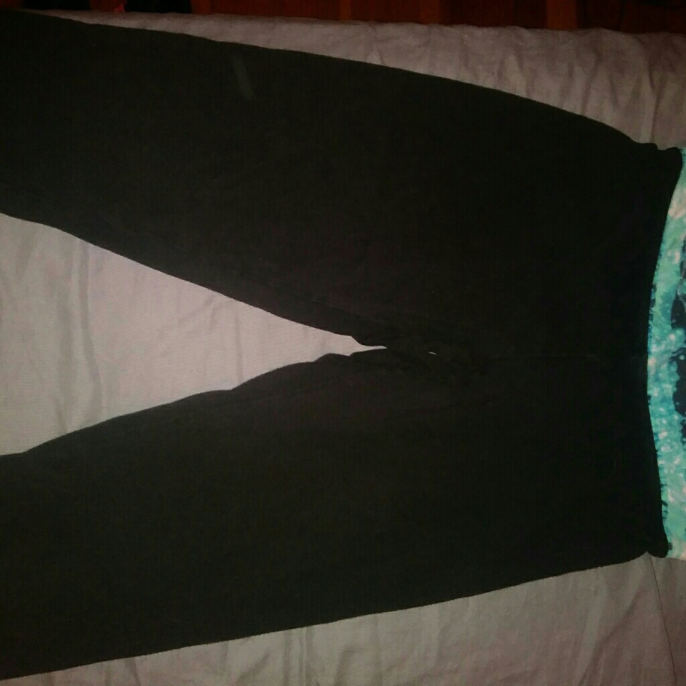 Pink VS yoga pants (Knee) Black with two tone blue